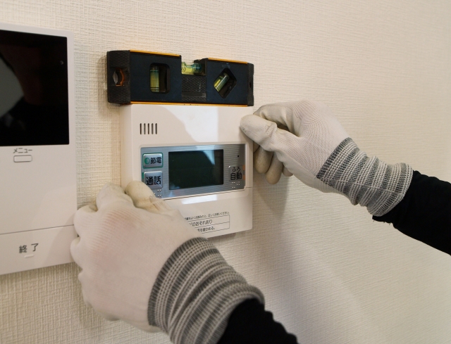 通常4〜5時間の工事を約2時間で完了する熟練の技術